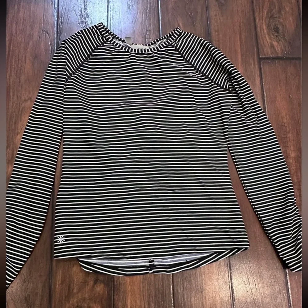 Athleta black and white long sleeve shirt- rouched back detail. size medium - Picture 1 of 4